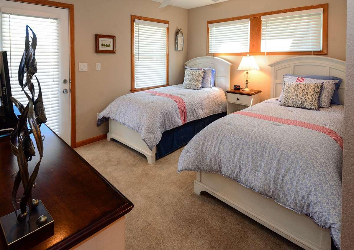 Corolla, North Carolina 27927-0000, 6 Bedrooms Bedrooms, ,5 BathroomsBathrooms,Single family - detached,For sale,Beacon Hill Drive,93677