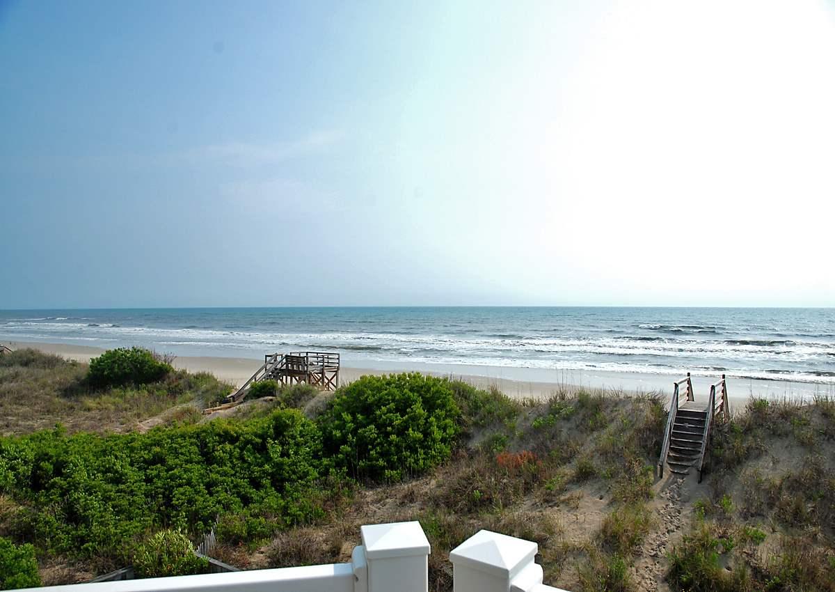 Corolla, North Carolina 27927-0000, 6 Bedrooms Bedrooms, ,5 BathroomsBathrooms,Single family - detached,For sale,Lighthouse Drive,98546