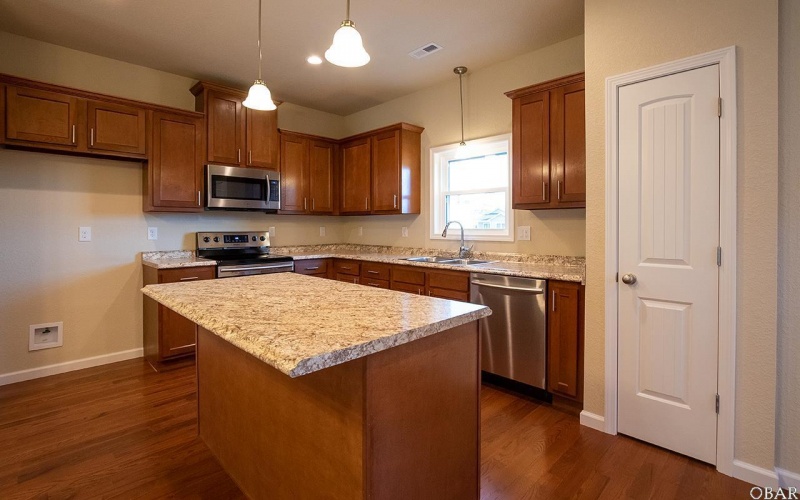 Kill Devil Hills, North Carolina 27949, 3 Bedrooms Bedrooms, ,2 BathroomsBathrooms,Single family - detached,For sale,Roanoke Drive,102540