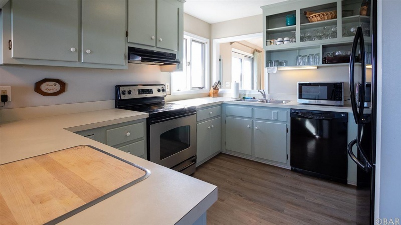 Southern Shores, North Carolina 27949, 4 Bedrooms Bedrooms, ,3 BathroomsBathrooms,Single family - detached,For sale,Tenth Avenue,103279