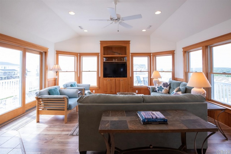 Corolla, North Carolina 27927, 5 Bedrooms Bedrooms, ,4 BathroomsBathrooms,Single family - detached,For sale,Sandfiddler Road,105702