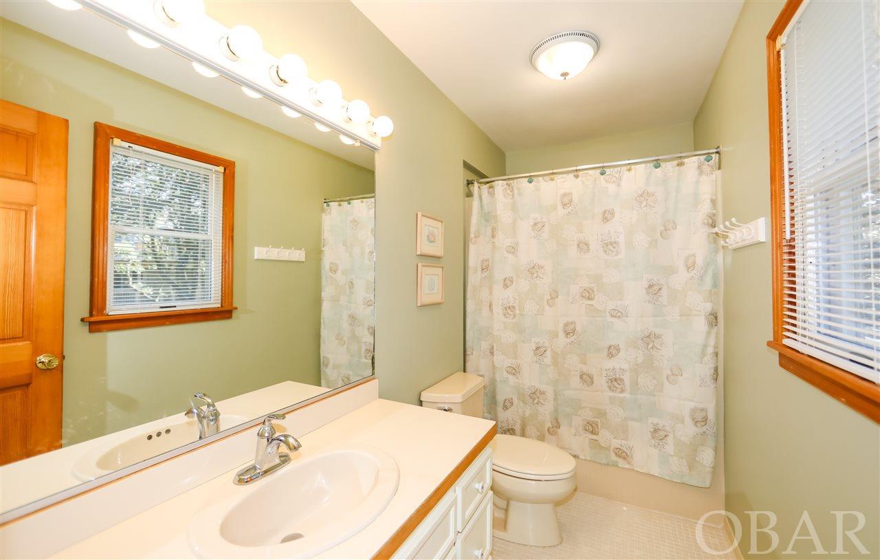 Duck, North Carolina 27949, 4 Bedrooms Bedrooms, ,3 BathroomsBathrooms,Single family - detached,For sale,Skimmer Way,107536