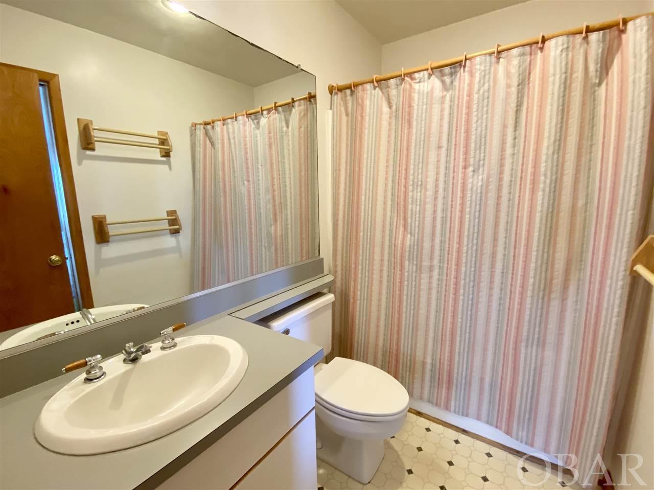 Duck, North Carolina 27949, 4 Bedrooms Bedrooms, ,3 BathroomsBathrooms,Single family - detached,For sale,Schooner Ridge Drive,109282