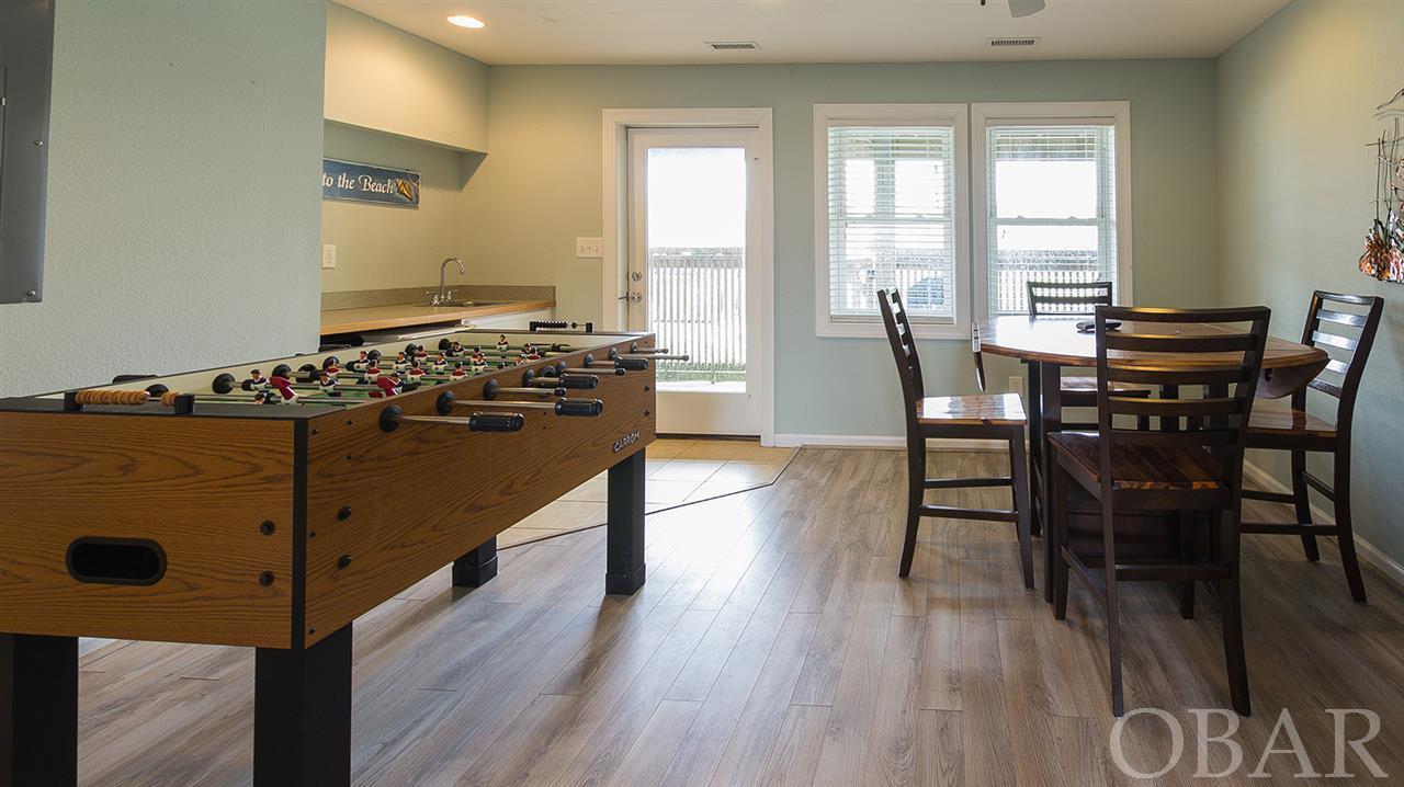Corolla, North Carolina 27927, 6 Bedrooms Bedrooms, ,5 BathroomsBathrooms,Single family - detached,For sale,Sandfiddler Road,109360