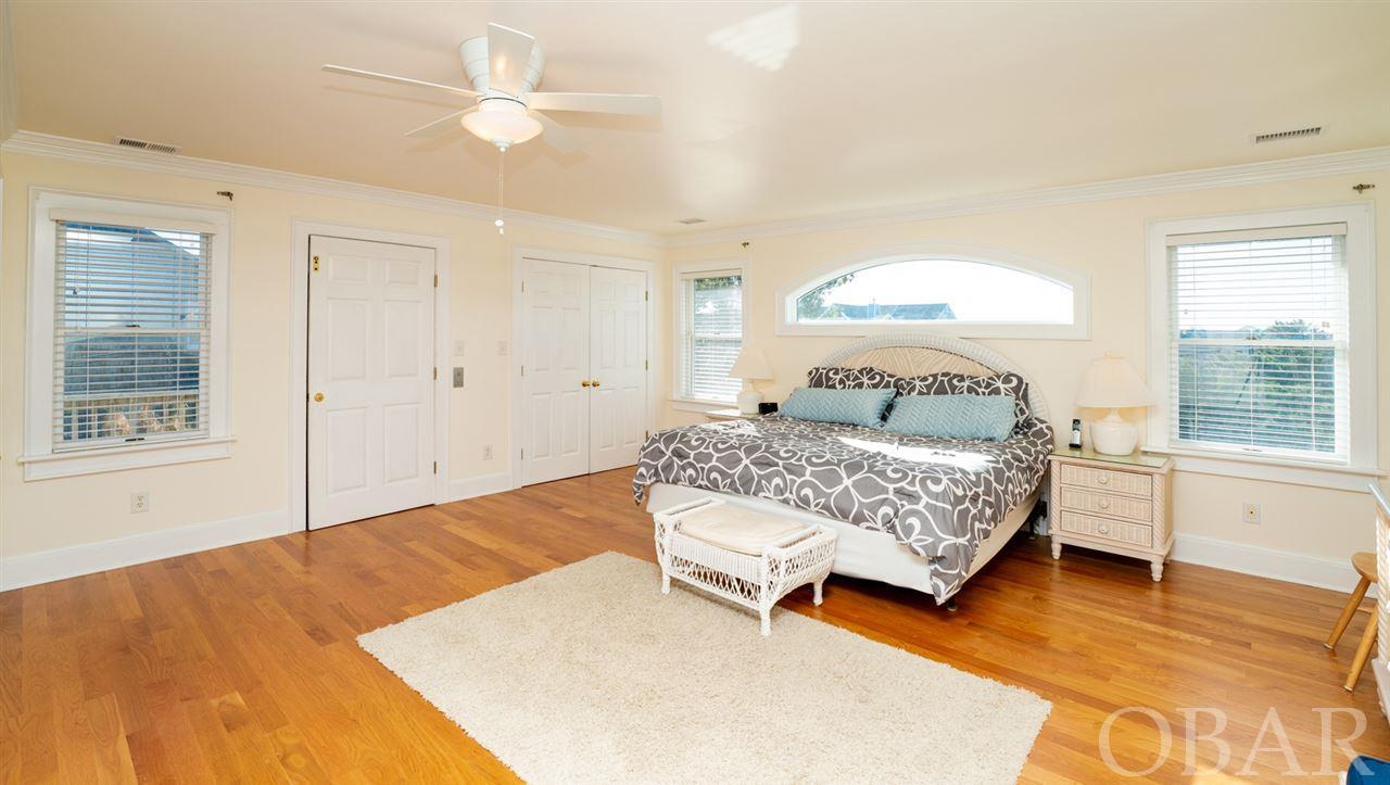 Duck, North Carolina 27949, 5 Bedrooms Bedrooms, ,4 BathroomsBathrooms,Single family - detached,For sale,Skimmer Way,111975
