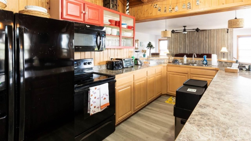 Southern Shores, North Carolina 27949, 7 Bedrooms Bedrooms, ,5 BathroomsBathrooms,Single family - detached,For sale,Fifth Avenue,111613