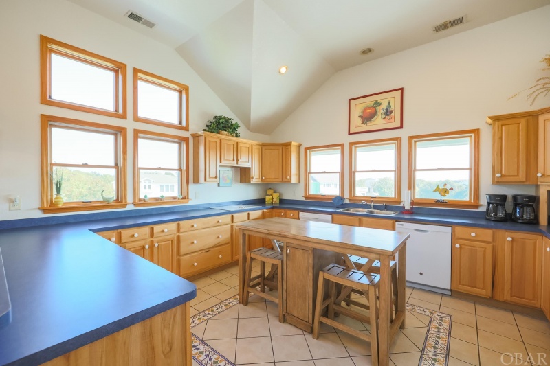 Duck, North Carolina 27949, 7 Bedrooms Bedrooms, ,7 BathroomsBathrooms,Single family - detached,For sale,Ships Wheel Court,116583