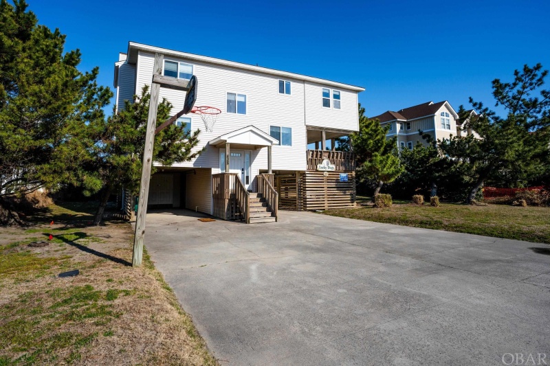 Corolla, North Carolina 27927, 4 Bedrooms Bedrooms, ,3 BathroomsBathrooms,Single family - detached,For sale,Lighthouse Drive,117949