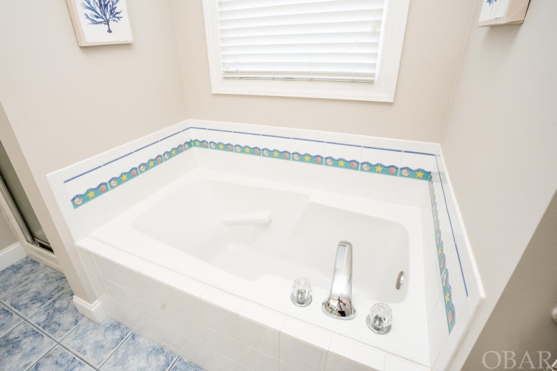 Duck, North Carolina 27949, 5 Bedrooms Bedrooms, ,3 BathroomsBathrooms,Single family - detached,For sale,Mallard Drive,120602